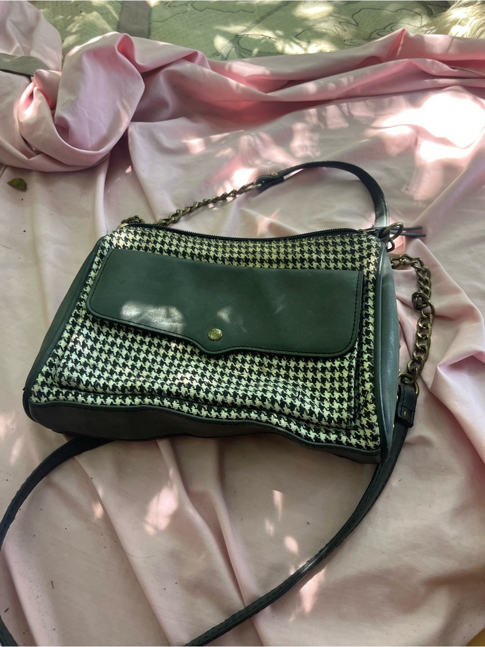 Women’s Black & White Houndstooth Shoulder Bag
